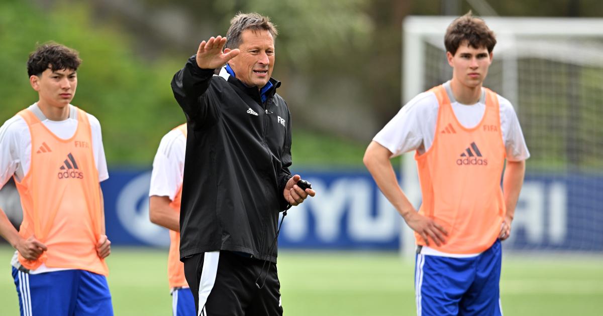 On the training ground with Roger Schmidt: Part 2 - FIFA Training Centre