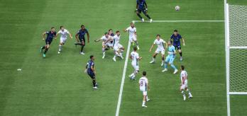 Defensive corners: Exploiting attacking outlets