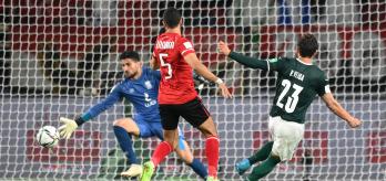 Veiga lights up Palmeiras performance