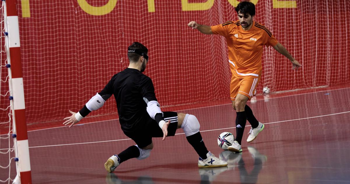 Defending from the goal-line - FIFA Training Centre