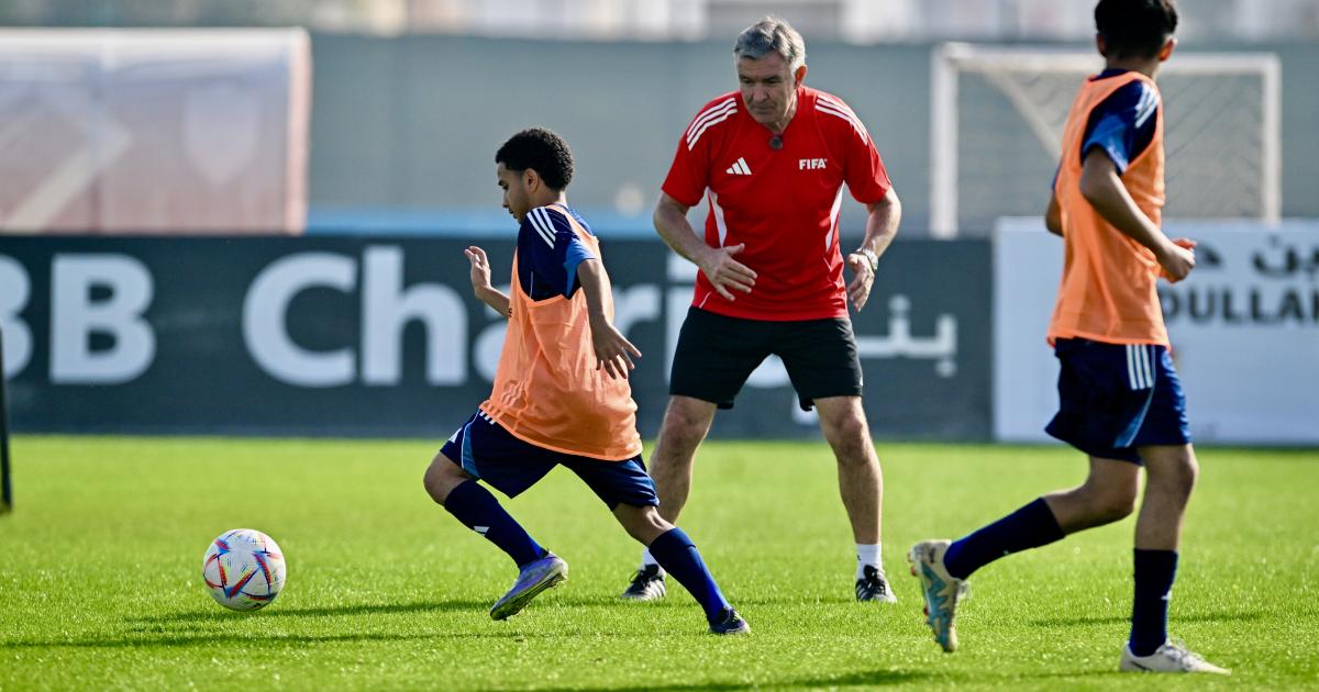 Developing players using position-specific training - FIFA Training Centre