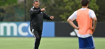 On the training ground with Roger Schmidt