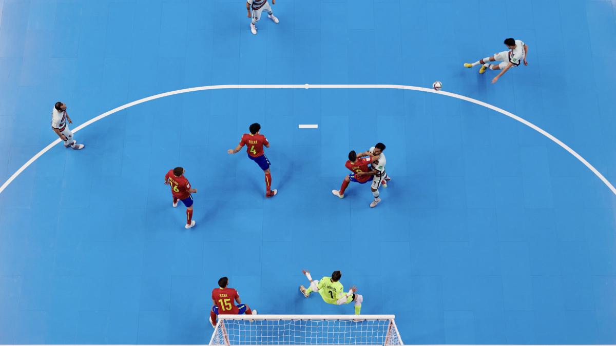 The low-block and low press - FIFA Training Centre