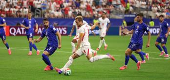 England’s low build-up and Kane dropping deep