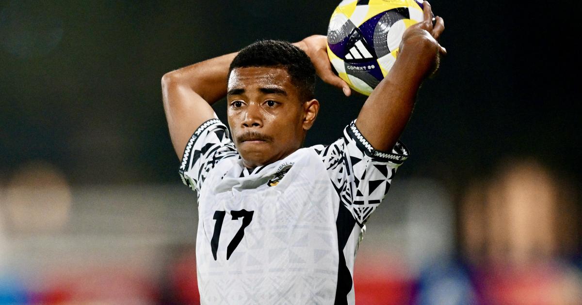 Long throw-ins direct to the penalty area - FIFA Training Centre